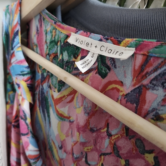 Violet + Claire | wrap blouse - Picture 2 of 4